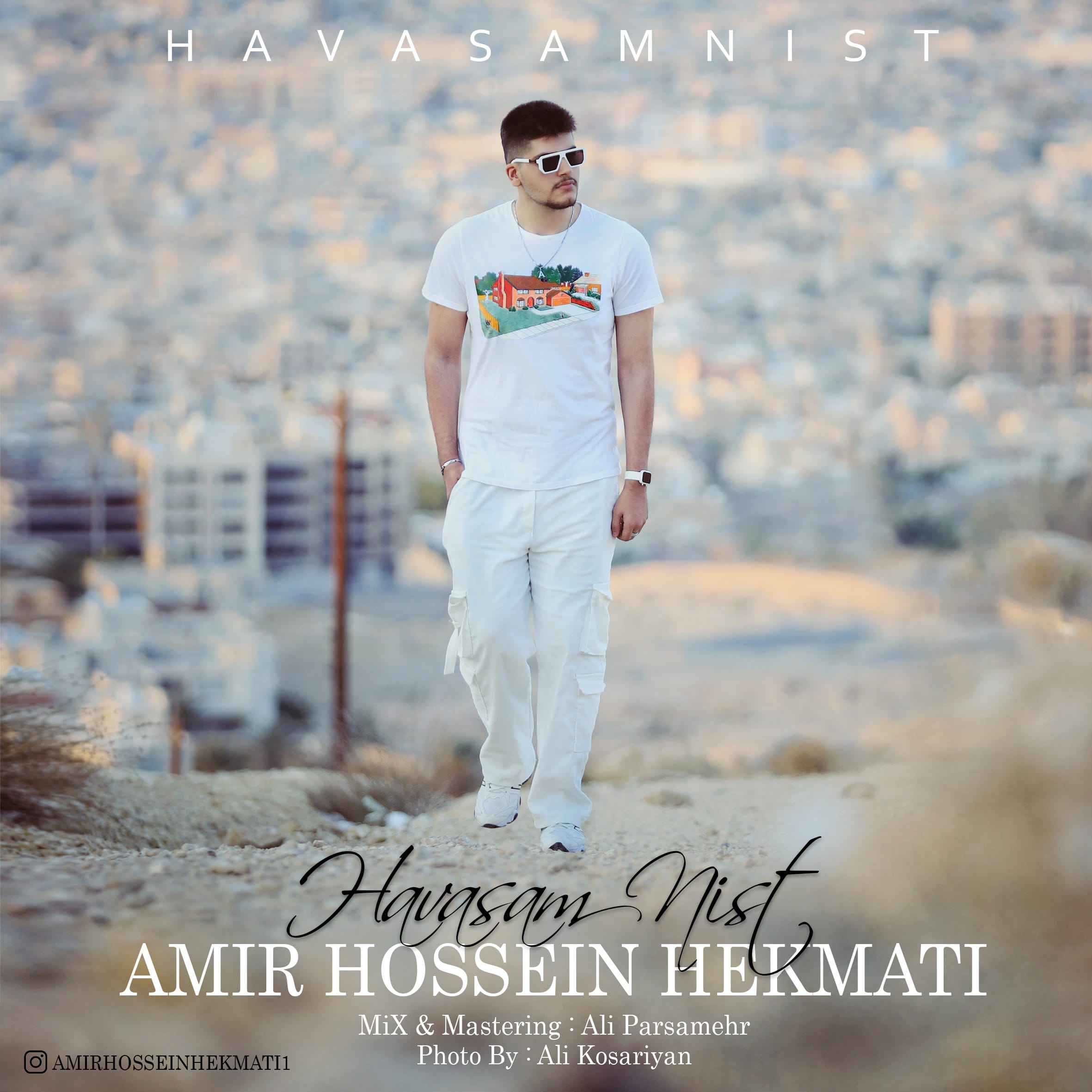 دانلود آهنگ جدید امیر حسین حکمتی به نام حواسم نیست